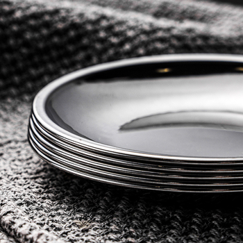 Неръждна кръгла чиния за сервиране — 201 неръждаема стомана, микровълнова безопасна, двоен финиш (една страна водно полирана, друга лъскава), печат на лого и персонализация