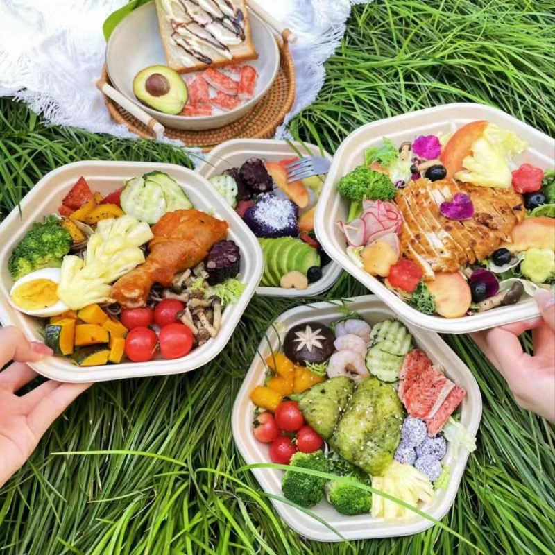 Egyszer használatos hexagonális ebédes doboz — műanyag, mikrohullámú sütő nem használható, logónyomtatás lehetséges, nem lebomló