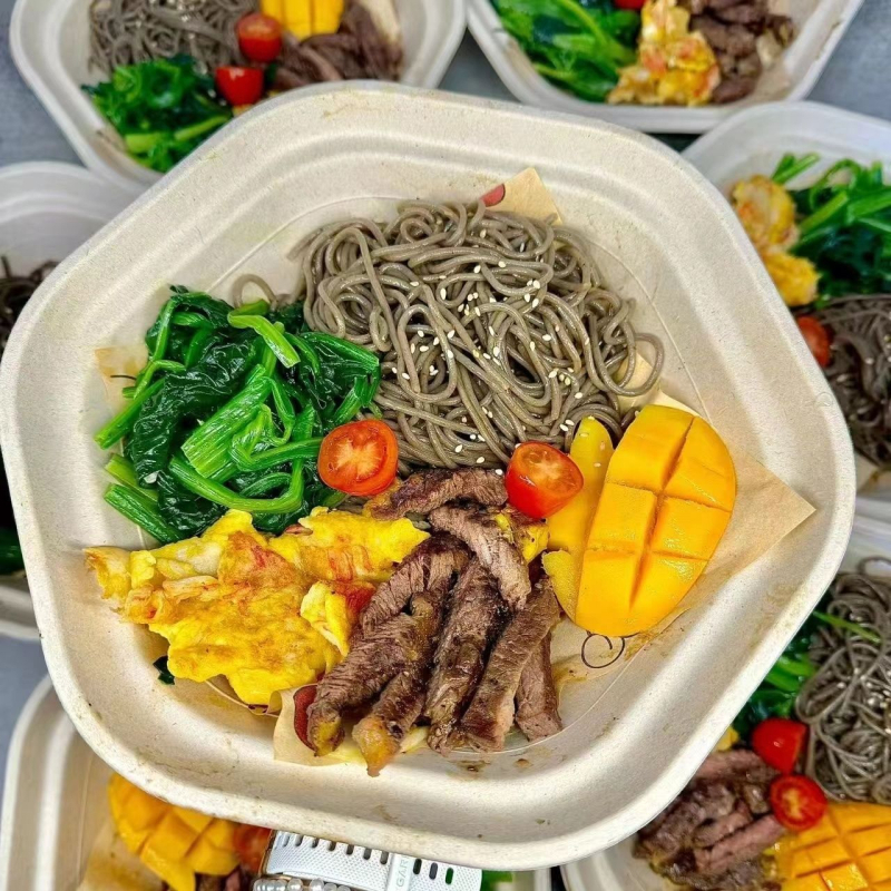 Egyszer használatos hexagonális ebédes doboz — műanyag, mikrohullámú sütő nem használható, logónyomtatás lehetséges, nem lebomló