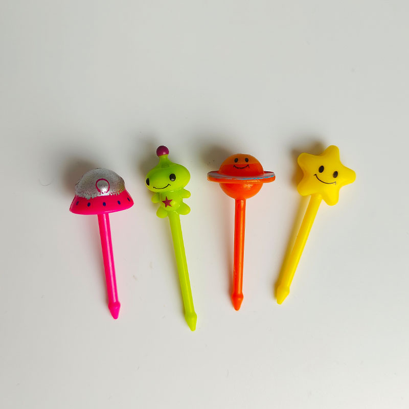 Детски комплект космически плодови вилици — пластмасови, сладък карикатурен стил, за деца, пуснат през 2023 г.