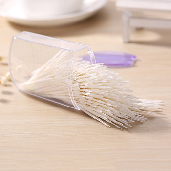 Еднократни пластмасови зъбни клечки в овална кутия, с двойни върхове