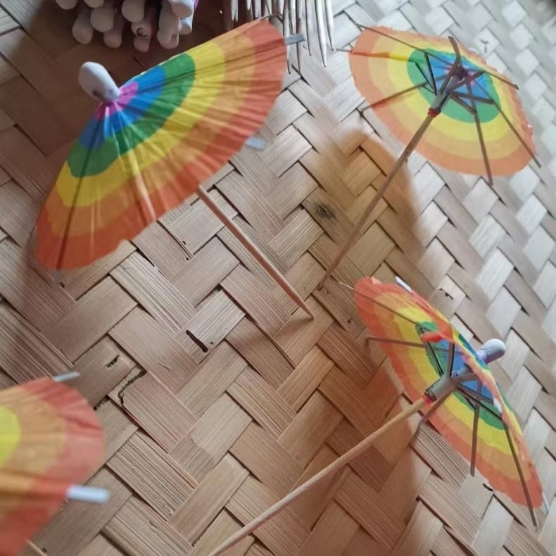 Ekološki drveni štapići s mini kišnim parasima – dekoracije za deserte, salate i koktele za Valentinovo