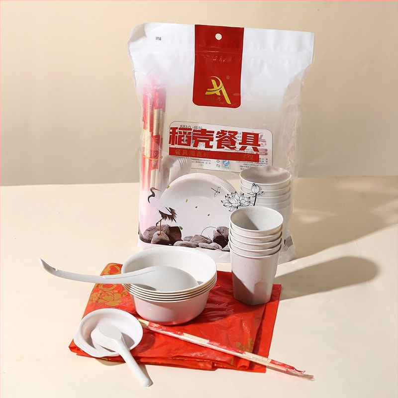Jednorazový set riadu z ryžovej šupky: viac-dielny set s miskou, lyžicou, pohárom a tanierom; Materiál: ryžová šupka; Kapacita: 300 ml; Balenie: 30 ks; Tvar: miska; Biologicky rozložiteľné: Áno