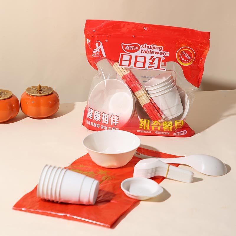 Еднократна посуда от оризова люспа: мултичастов комплект с купа, лъжичка, чаша и чиния; Материал: оризова люспа; Капацитет: 300 ml; Брой в опаковка: 30; Форма: купа; Биодеградируем: Да