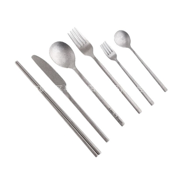 Set zapadnog stila posuđa od nehrđajućeg čelika 304: nož za steak, vilica, žlica i desertna žlica; retro stil, ručno izrađeno, otisak logotipa