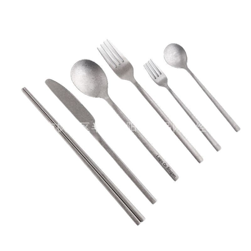 Set zapadnog stila posuđa od nehrđajućeg čelika 304: nož za steak, vilica, žlica i desertna žlica; retro stil, ručno izrađeno, otisak logotipa