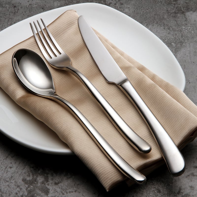 Set pribora za zapadni stol od 304 nehrđajućeg čelika: nož i vilica uz žlicu i nož za steak, jednobojni dizajn, otisnut logo, mogućnost prilagodbe