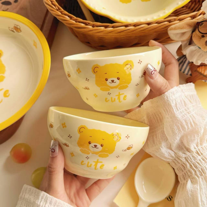 Bee Bear keramički set zdjela i tanjura za jednu osobu, cartoon uzorak, podglazurna boja, okrugli oblik, mikrovalna pećnica kompatibilno