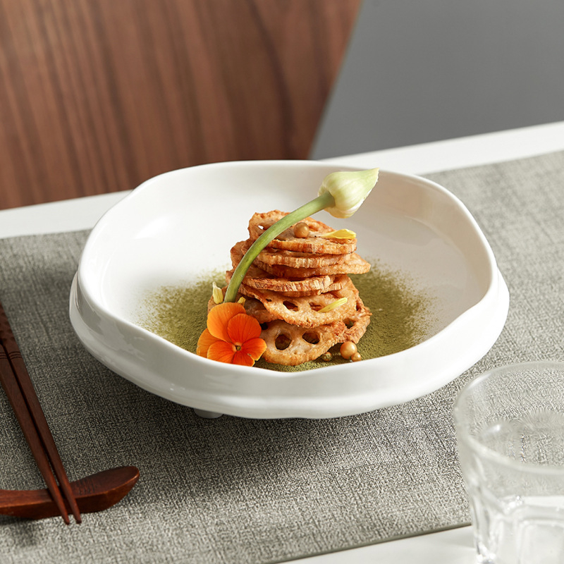 Farfurie ceramică pentru feluri reci, stil japonez cu bază înaltă, pentru uz hotelier și restaurant (Origine: Dehua; Material: ceramică; Stil: Light Luxury; Personalizare: Da)