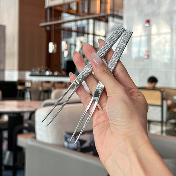 Плодова вилица от 316 неръждаема стомана с чукана повърхност, луксозен ретро стил, удеблена квадратна дръжка, дълги зъби