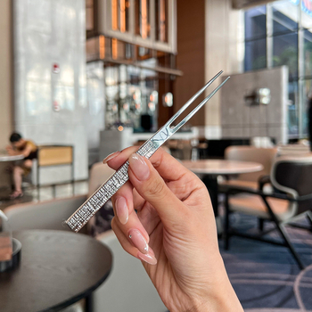 Плодова вилица от 316 неръждаема стомана с чукана повърхност, луксозен ретро стил, удеблена квадратна дръжка, дълги зъби