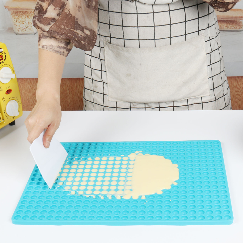 Silikonska hemisferična kalupa za kekse s 468 udubljenja za pseće poslastice