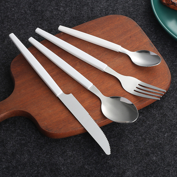 Četverosni set pribora od nehrđajućeg čelika: nož, vilica, žlica i desertna žlica; 410 nehrđajući čelik; poliranje mlazom vode; debeli dizajn; jednobojan