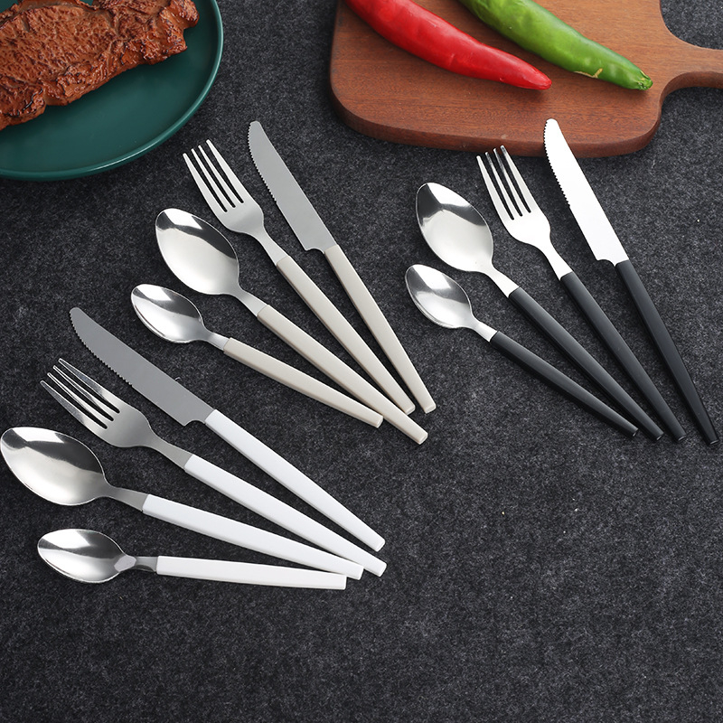 Četverosni set pribora od nehrđajućeg čelika: nož, vilica, žlica i desertna žlica; 410 nehrđajući čelik; poliranje mlazom vode; debeli dizajn; jednobojan