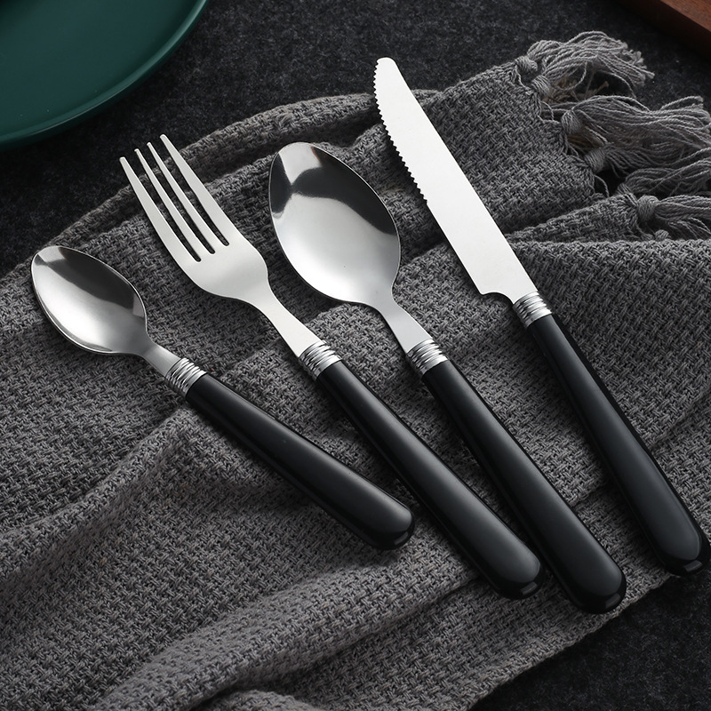 Četverosni set pribora od nehrđajućeg čelika: nož, vilica, žlica i desertna žlica; 410 nehrđajući čelik; poliranje mlazom vode; debeli dizajn; jednobojan