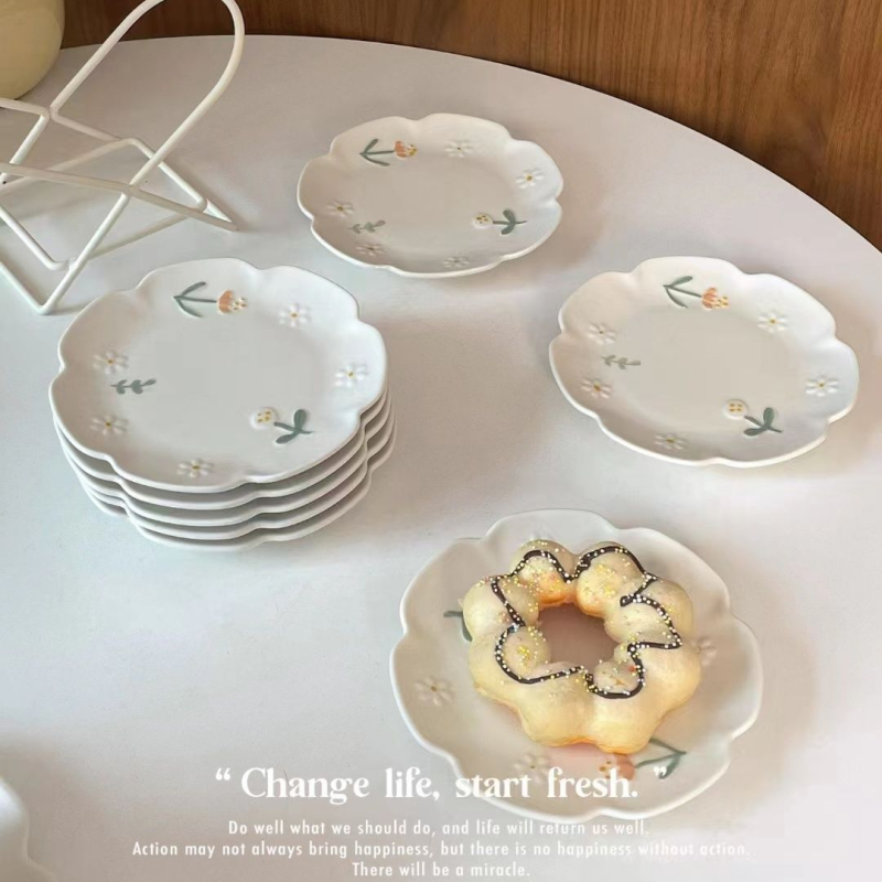 Керамична малка чиния за закуски, кръгла, корейски стил, с възможност за печат на лого (Материал: керамика; Форма: кръгла; Стил: корейски; Печат на лого: възможен; Подходяща за подарък)