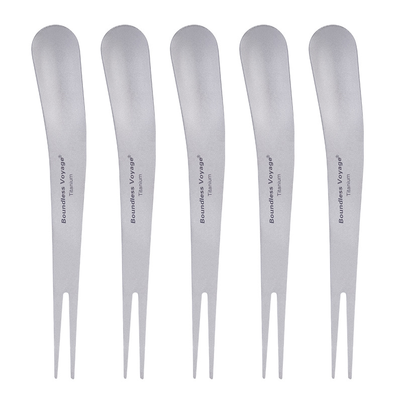 5-dijelni titanski set pribora: vilica za voće, vilica za desert, vilica za tortu, žlica za jogurt — moderan minimalistički dizajn, ogledni završetak, mogućnost prilagodbe
