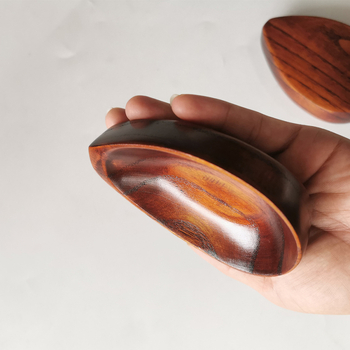 Японски стил дървена чиния за подправки със суров лак — неравна форма, ивици по повърхността, ретро стил с лек лукс, държач за лъжица и поставка за лъжичка за соев сос и оцет