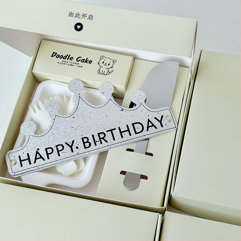 Sada tanierov a príborov na tortu na jednorazové použitie - štvorcové plastové riady na narodeninovú oslavu, obslúži 5 alebo 10 porcií, prispôsobiteľné (Plast; Štvorec; 5/10 porcií; Jednorazové; Prispôsobiteľné)