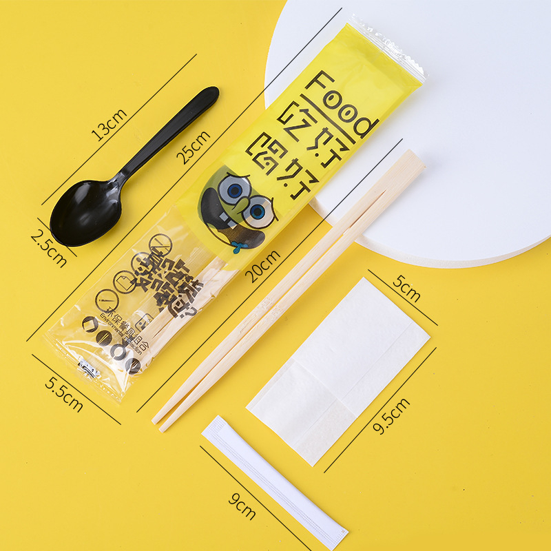 Jednokratni set od bambusovih pribora, četiri dijela: štapići za jelo, žlica, čačkalica i salveta, biološki razgradivo, za jednokratnu uporabu