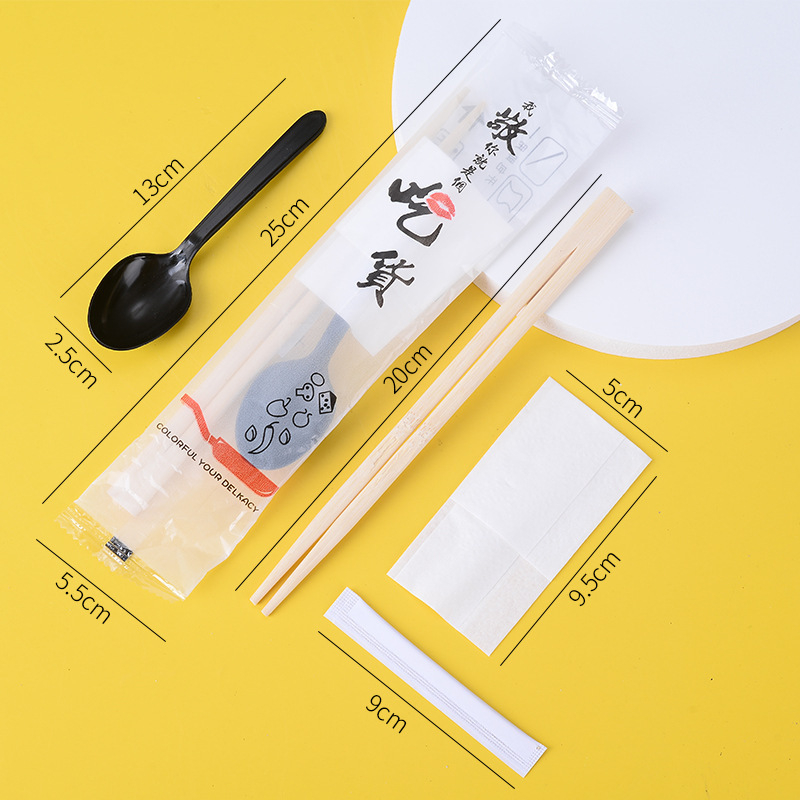 Jednokratni set od bambusovih pribora, četiri dijela: štapići za jelo, žlica, čačkalica i salveta, biološki razgradivo, za jednokratnu uporabu