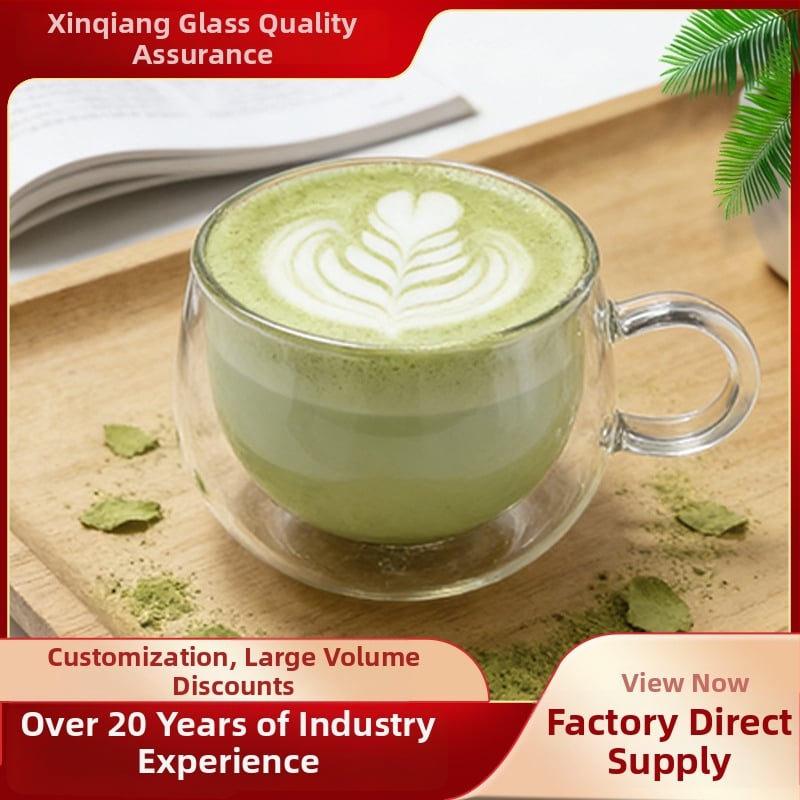 Двуслойна стъклена чаша с дръжка - термоустойчива, ръчно издувана от боросиликатно стъкло за кафе, чай и мляко