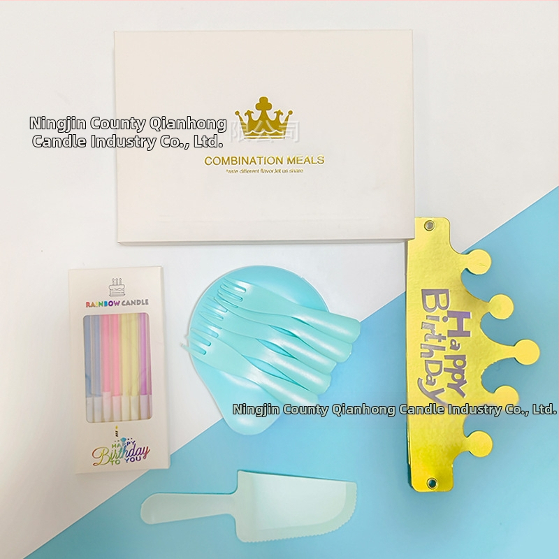 Jednorázový set príborov na tortu – štyri v jednom: okrúhly tanier s dizajnom kvapky vody, vlnené vidličky, lyžičky a hrubé nože