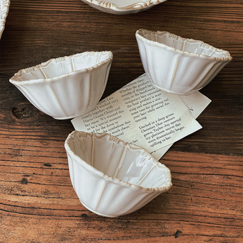 Porcelanska zdjela s neoklasičnim reljefom, jednobojna, retro stil, pogodna za mikrovalnu