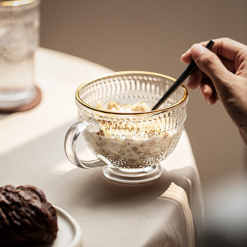 Чаша за вода от сода-лайм със дръжка, релефно стъкло, капак за директно пиене, кръгла форма, тегло 390 g