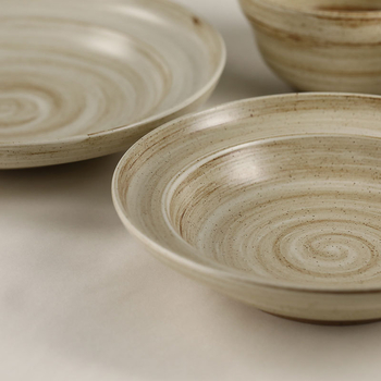 Set ceramic pentru masă: boluri, farfurii și tacâmuri, suprafață pictată manual, formă rotundă, compatibil cu microunde, finisaj monocrom, cadou ideal pentru un nou cămin