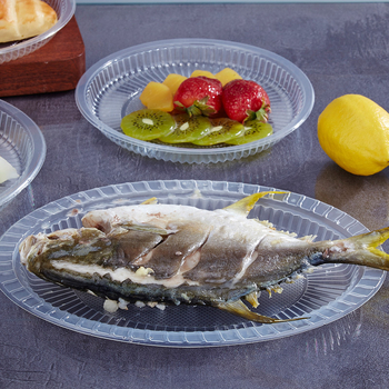 Farfurie de unică folosință din plastic, rezistentă la temperaturi înalte, transparentă, rotundă, cu model uniform.