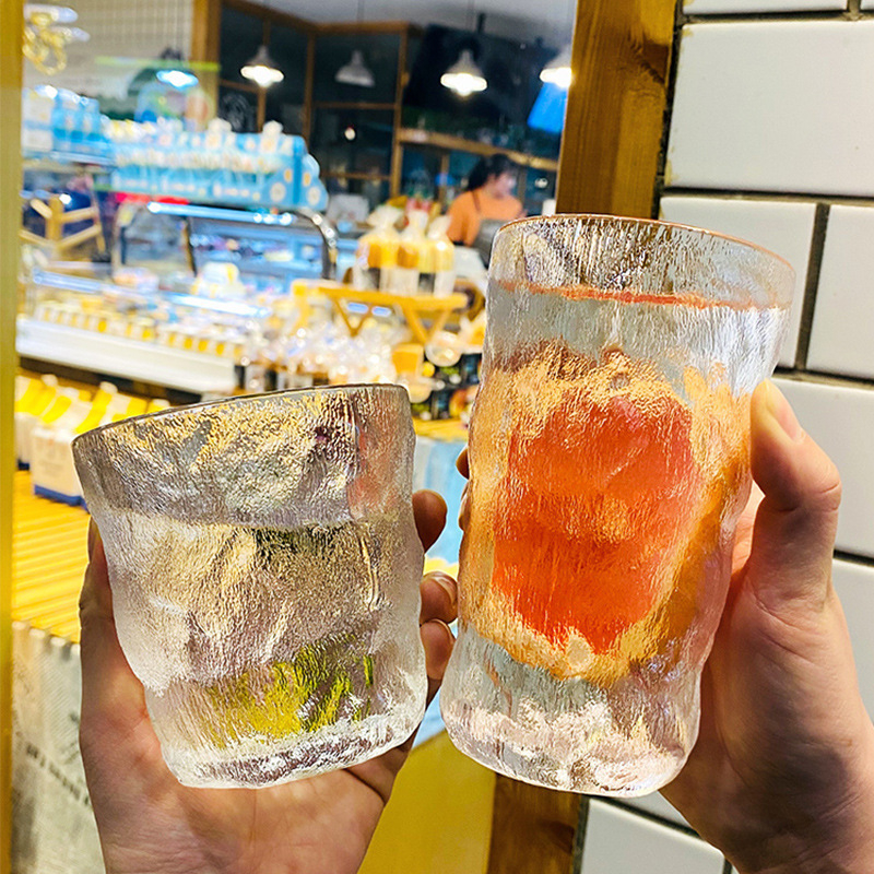 Стъклена чаша за вода от натриево-калциево стъкло, неправилна форма, еднороден дизайн, комплект от две чаши, модерен минималистичен стил