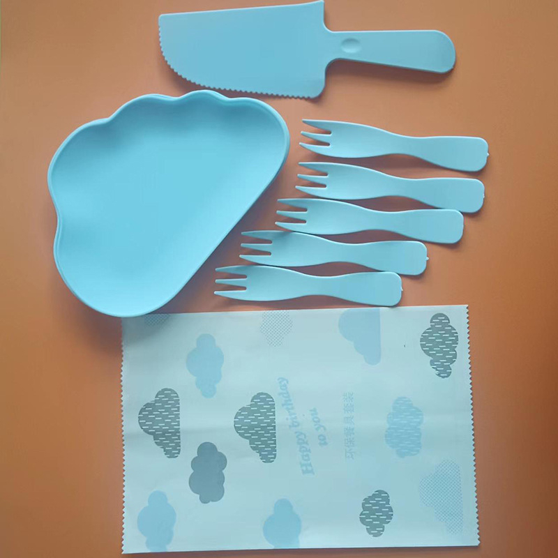 Jednokratni set za tortu: nož, vilicu i tanjur s europskim stilom zakrivljenom vilicom i dizajnom oblaka na ploči; plast, debljina 0,5, otisnuti logo, mogućnost prilagodbe, 300 setova