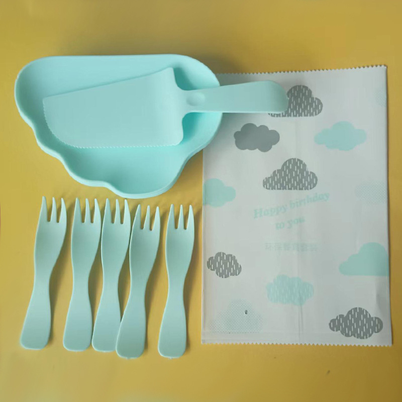 Jednokratni set za tortu: nož, vilicu i tanjur s europskim stilom zakrivljenom vilicom i dizajnom oblaka na ploči; plast, debljina 0,5, otisnuti logo, mogućnost prilagodbe, 300 setova