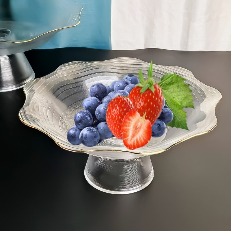 Стъклена плодова чиния с високи крака – модерен минималистичен стил, лято 2021