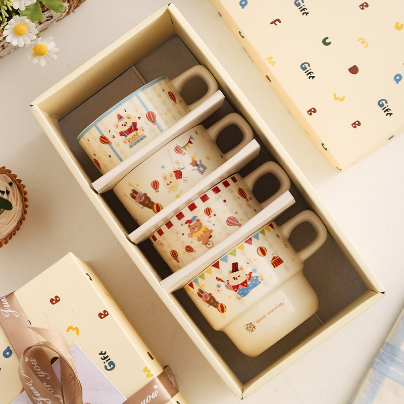 Керамичен комплект съдове за хранене (чаши, купи и чинии) – цирков мотив, мил стил, възможна персонализация