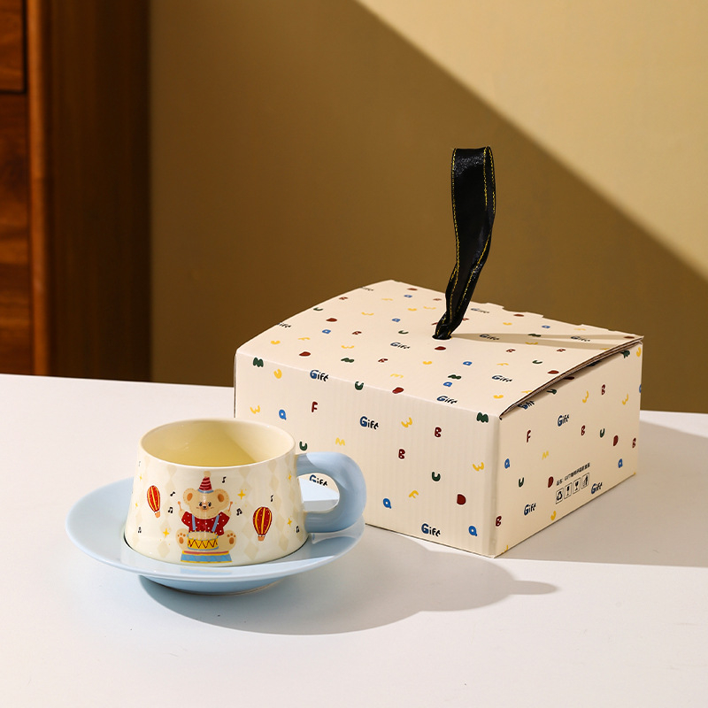 Керамичен комплект съдове за хранене (чаши, купи и чинии) – цирков мотив, мил стил, възможна персонализация