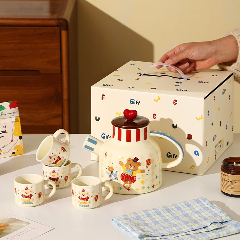 Керамичен комплект съдове за хранене (чаши, купи и чинии) – цирков мотив, мил стил, възможна персонализация