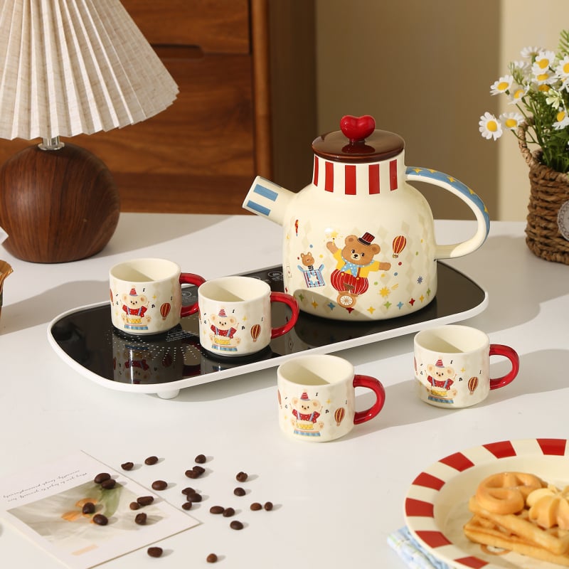 Керамичен комплект съдове за хранене (чаши, купи и чинии) – цирков мотив, мил стил, възможна персонализация