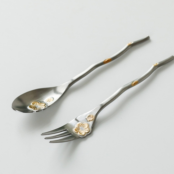 304-es rozsdamentes acélból készült evőeszközök készlet (kés, villa, kanál, evőpálcika), tükrös felülettel, hordozható, modern minimalista stílus, 2018-ban bemutatva.