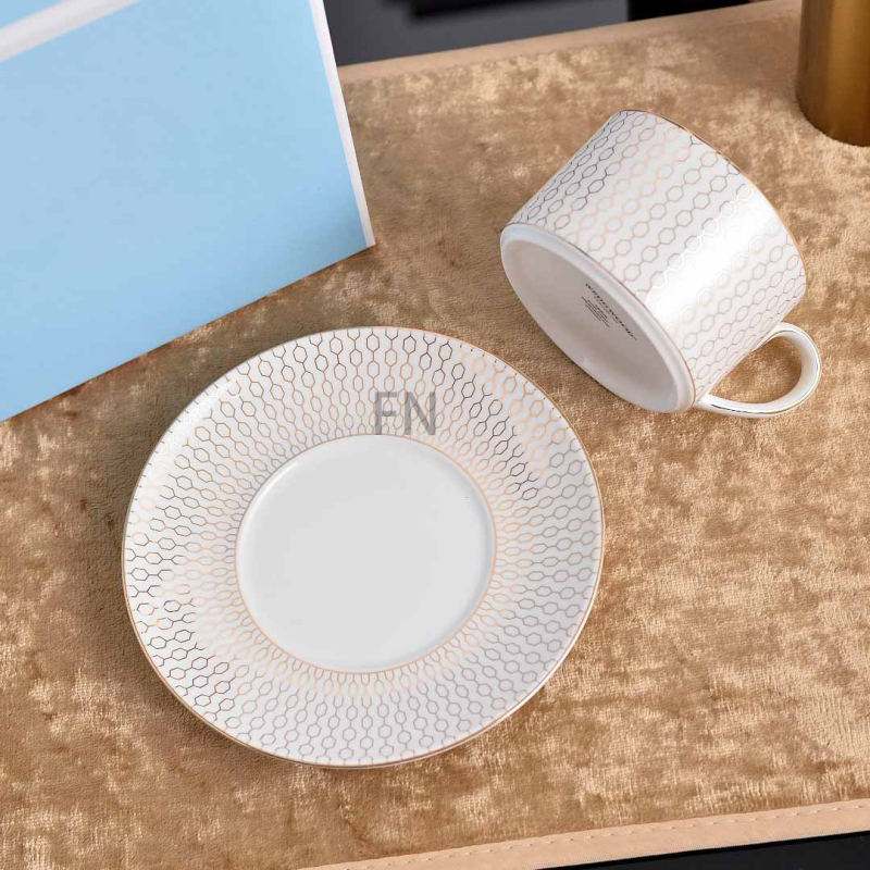 5 részes csontporcelán étkészlet platina élű geometriai csíkokkal - skandináv minimalista stílus, glazúrt felület