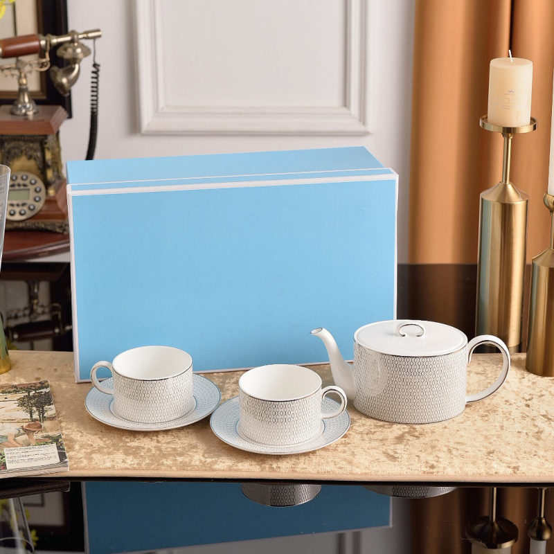 5 részes csontporcelán étkészlet platina élű geometriai csíkokkal - skandináv minimalista stílus, glazúrt felület