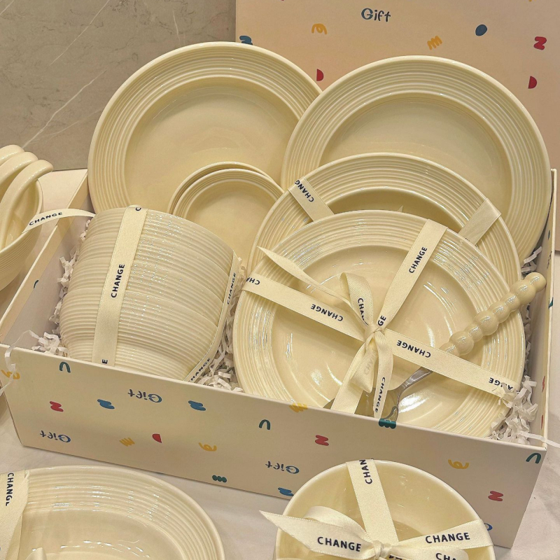 Porcelanski set zdjela i tanjura s podglazurnim završnim slojem, mikrovalno siguran, prilagodljiv logotipu, idealan poklon