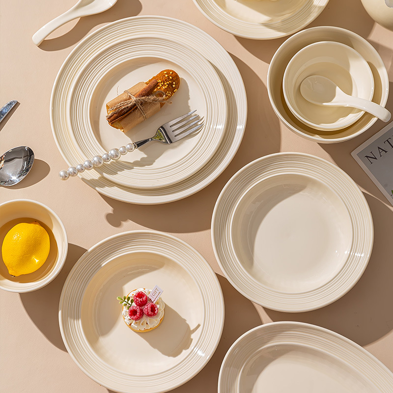 Porcelanski set zdjela i tanjura s podglazurnim završnim slojem, mikrovalno siguran, prilagodljiv logotipu, idealan poklon