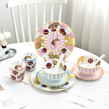 Dječji set posuđa od kostnog porcelana s uzorkom cirkuske karikature (porcelan s više od 36% kostne prašine; pogodno za mikrovalnu; mogućnost prilagodbe; kutija za darove)