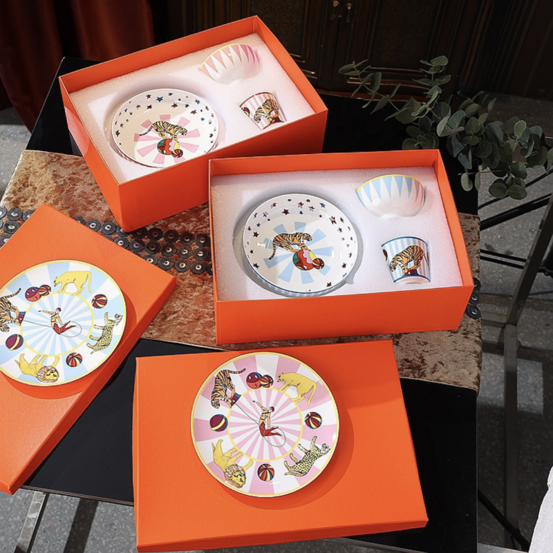 Dječji set posuđa od kostnog porcelana s uzorkom cirkuske karikature (porcelan s više od 36% kostne prašine; pogodno za mikrovalnu; mogućnost prilagodbe; kutija za darove)