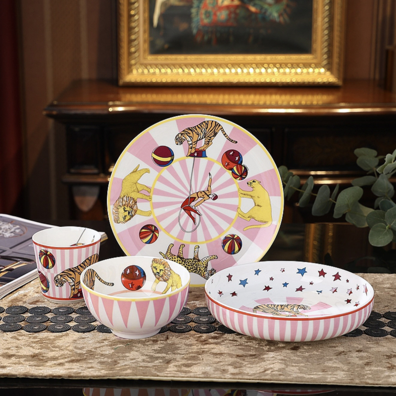Dječji set posuđa od kostnog porcelana s uzorkom cirkuske karikature (porcelan s više od 36% kostne prašine; pogodno za mikrovalnu; mogućnost prilagodbe; kutija za darove)