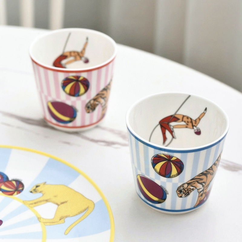 Dječji set posuđa od kostnog porcelana s uzorkom cirkuske karikature (porcelan s više od 36% kostne prašine; pogodno za mikrovalnu; mogućnost prilagodbe; kutija za darove)