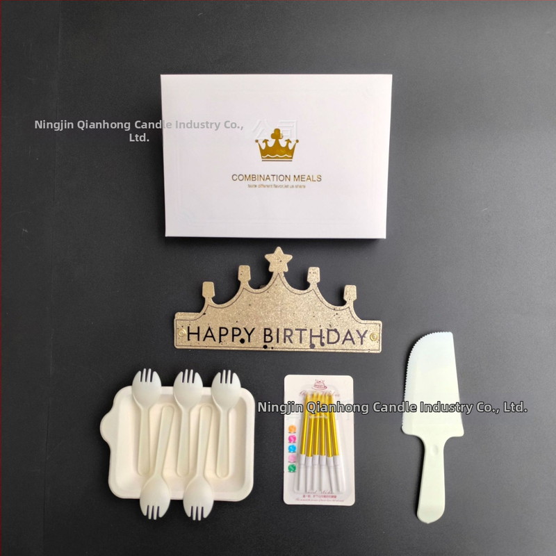 Jednorazový 5-v-1 súbor riadu: štvorcový papierový tanier s vidličkou, nožom a lyžicou; 120–200 ks v balení.