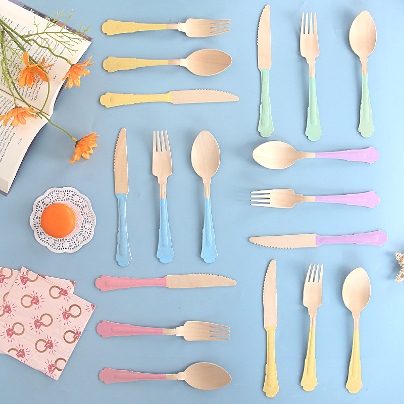 Jednokratni drveni pribor: žlica, vilica i nož